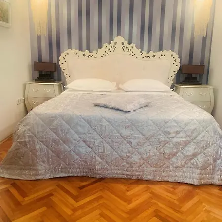 Luxury Pool By Maryn דירה *