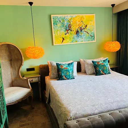 Luxury Pool By Maryn מאקרסקה