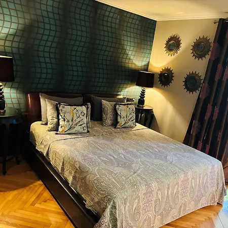 Apartment Luxury Pool By Maryn Makarska