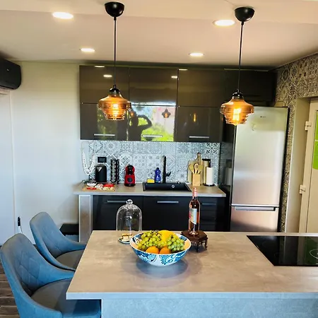 Apartment Luxury Pool By Maryn