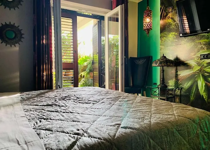 Luxury Pool By Maryn Apartment Makarska