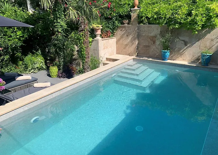 Luxury Pool By Maryn Apartment Makarska