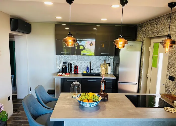 Apartment Luxury Pool By Maryn