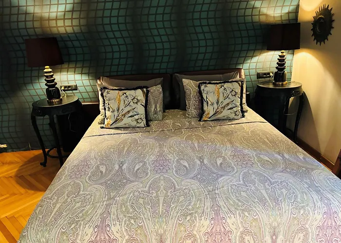 Luxury Pool By Maryn Μακάρσκα